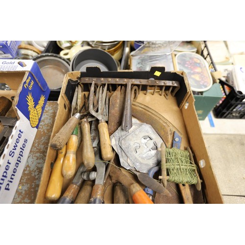 303 - Job lot gardening hand tools