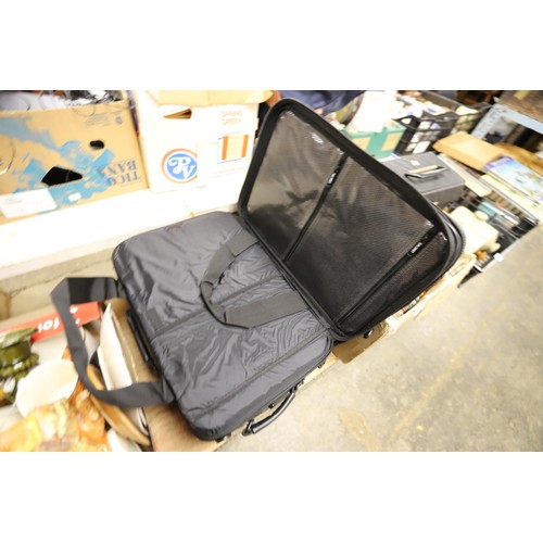 317 - Camera wheeled case - removable insert