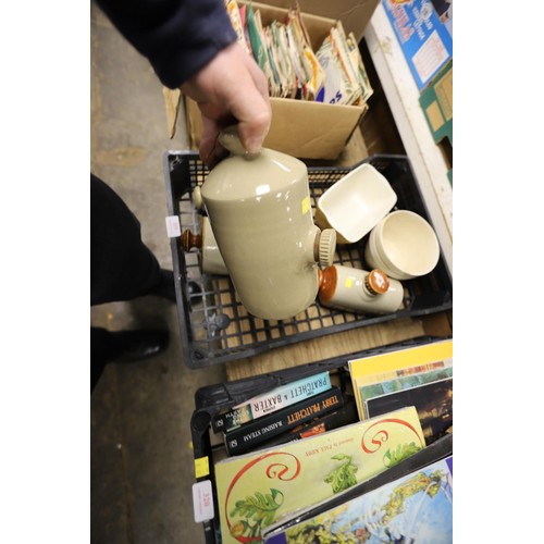 319 - Job lot of TG Green pottery & water bottles