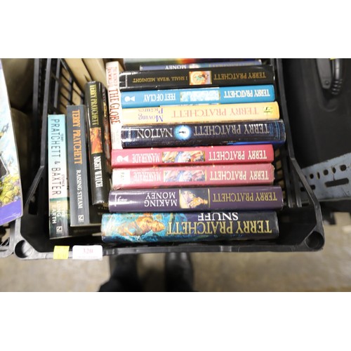 320 - Tray of Terry Pratchett books/calenders