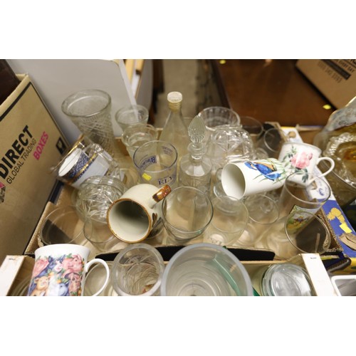 352 - qty of various glassware/crockery