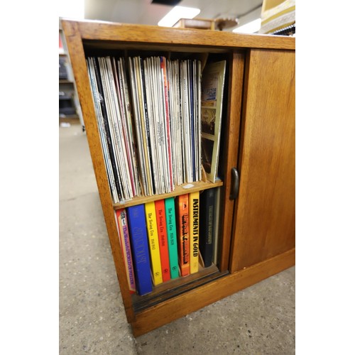 359 - Cabinet inc large qty of records