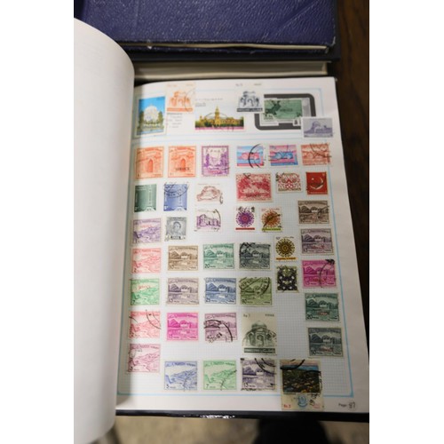 410 - Worldwide stamp collection in 3 albums