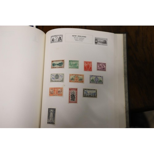 410 - Worldwide stamp collection in 3 albums