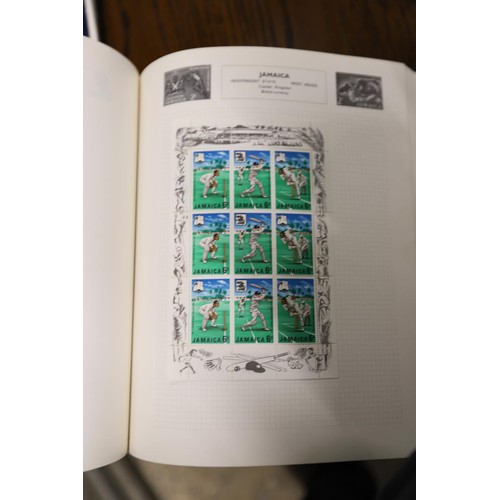 410 - Worldwide stamp collection in 3 albums