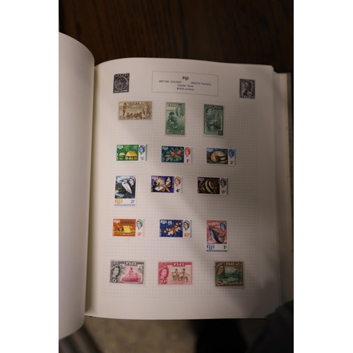 410 - Worldwide stamp collection in 3 albums