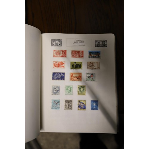 410 - Worldwide stamp collection in 3 albums