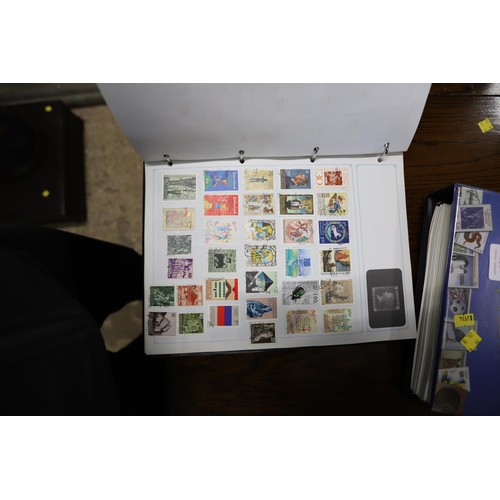 419 - Comprehensive world stamps collection in 2 Stanley Gibbons albums