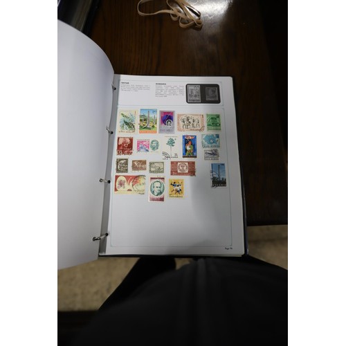 419 - Comprehensive world stamps collection in 2 Stanley Gibbons albums