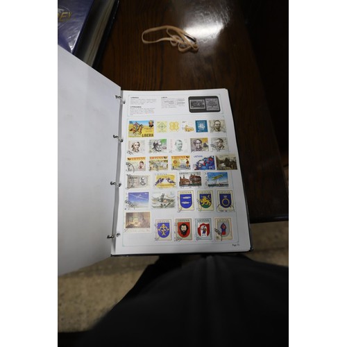 419 - Comprehensive world stamps collection in 2 Stanley Gibbons albums