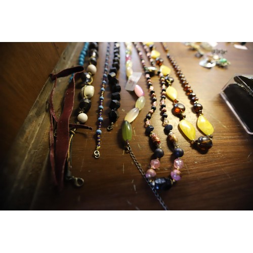 507 - Qty of necklaces