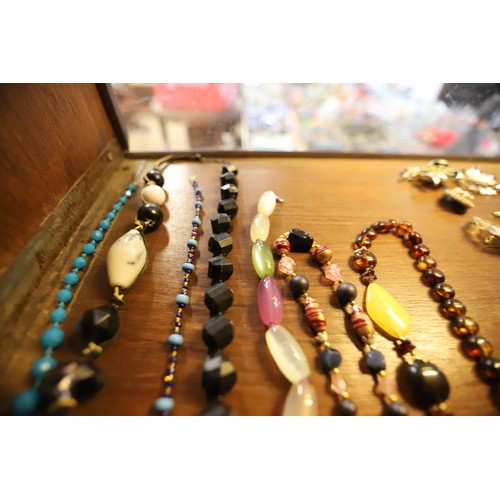 507 - Qty of necklaces