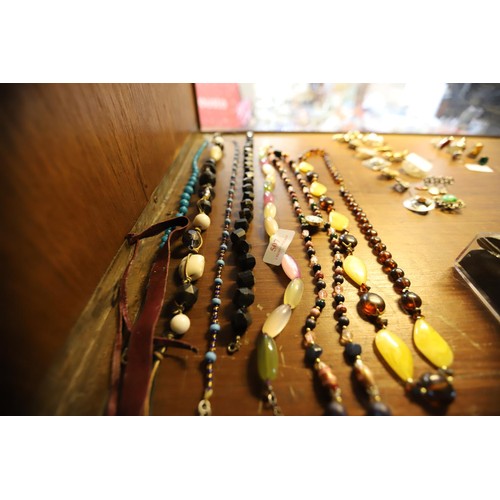 507 - Qty of necklaces