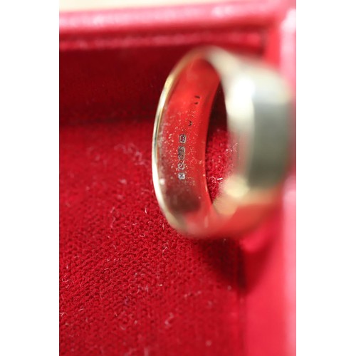 520 - 9ct gold ring - 3.1gms total