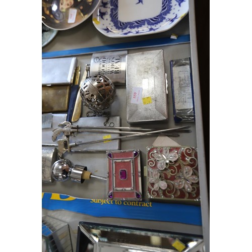 559 - Qty of collectable metal ware, etc