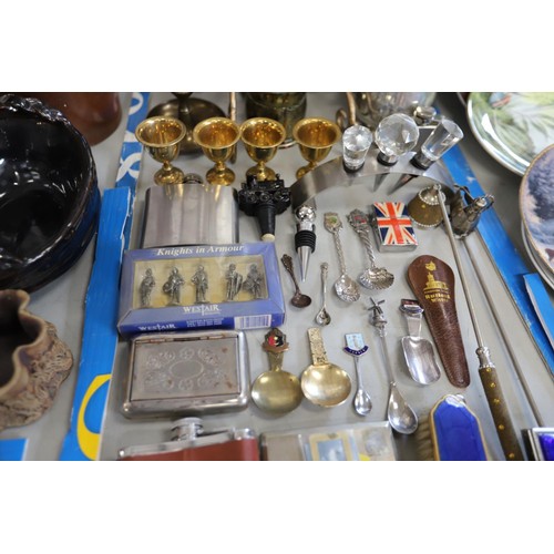 559 - Qty of collectable metal ware, etc