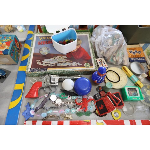 564 - Fisher Price 70's house & contents, wooden bricks, jigsaws, small puzzles, toy gun, etc