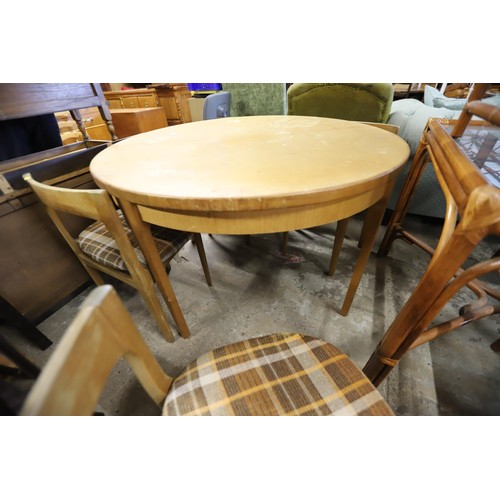 587 - Teak extendable round dining table & chairs