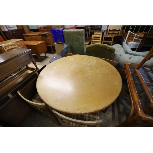 587 - Teak extendable round dining table & chairs