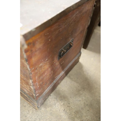 593 - Wooden chest (damage to top)