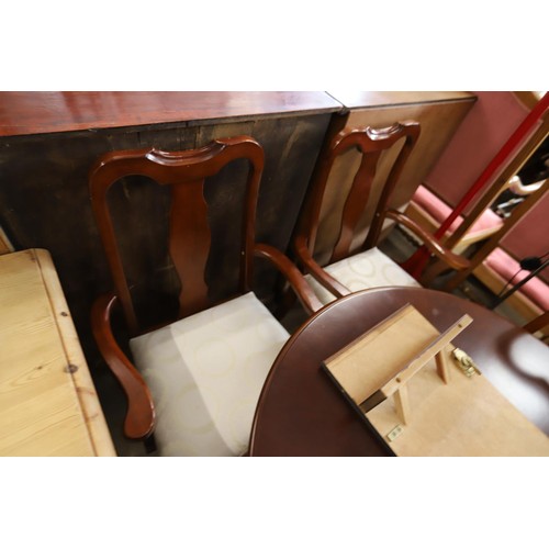 598 - Extending dining table with 6 chairs