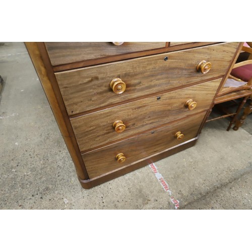 608 - Mahogany graduated 3 long, 2 short drawer chest