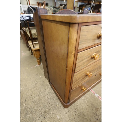 608 - Mahogany graduated 3 long, 2 short drawer chest