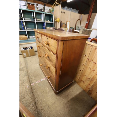 608 - Mahogany graduated 3 long, 2 short drawer chest