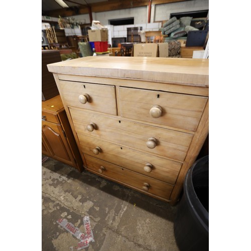 625 - Antique chest of 3 long, 2 short drawers, a/f