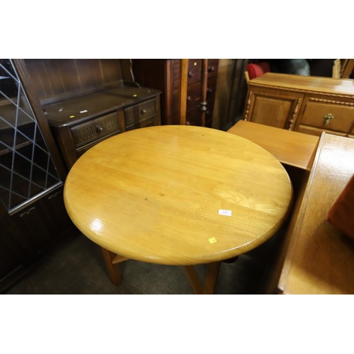 663 - Wooden circular table