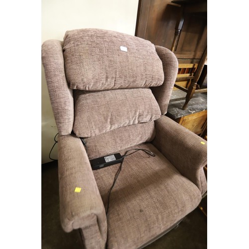 679 - Electric reclining armchair - warranted until 12 noon Tuesday following the above sale