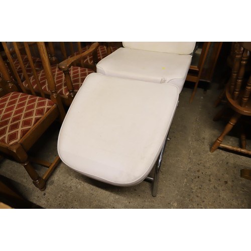 682 - Massage/beauty table