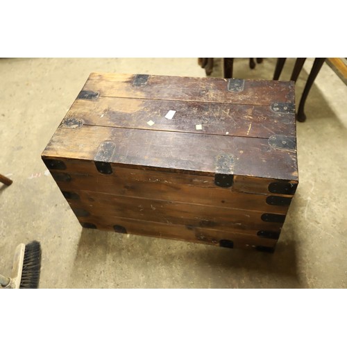 689 - Antique trunk