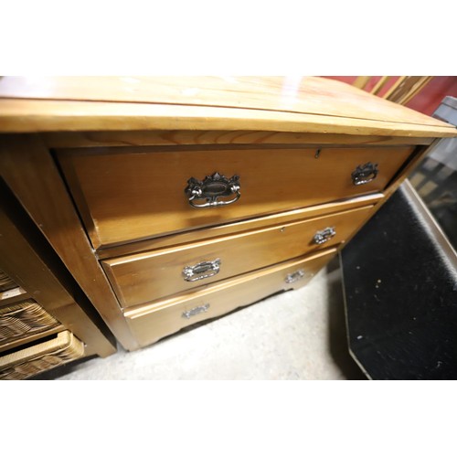 699 - chest of drawers