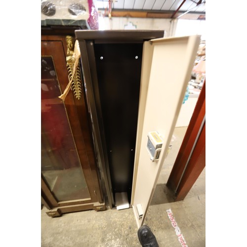 700 - gun cabinet with 2 keys