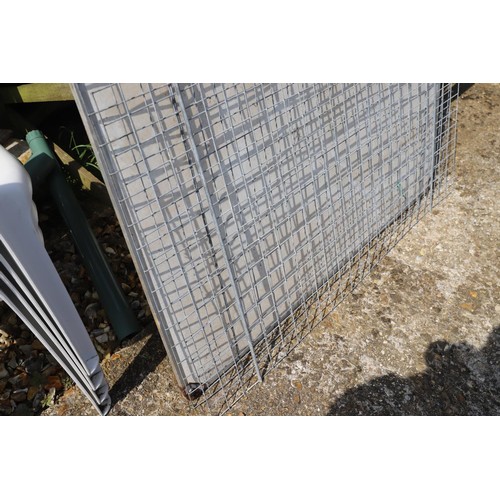 4 - 2 x galvanised mesh & white board