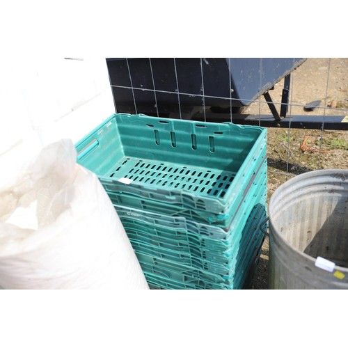 13 - 10 x green bale arm crates