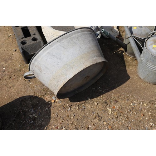 46 - Metal galvanised tub & bucket