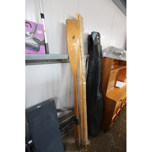 126 - 2 pairs of oars