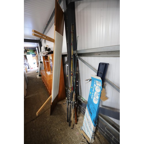 128 - 6 x fishing rods & landing net