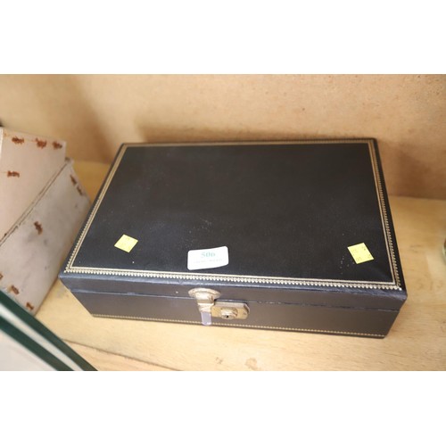 506 - Jewellery box with jewellery