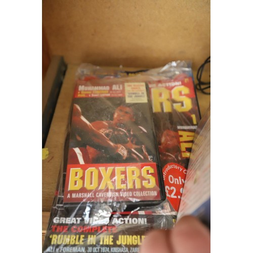 518 - 2 boxers edition Mike Tyson & VHS