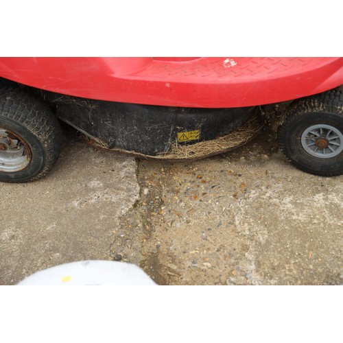 5 - Mountfield rid on lawnmower, model 725M, type EL63, 111kg