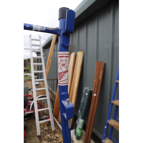 15 - Blue step ladder/ladder with attachment for stairs