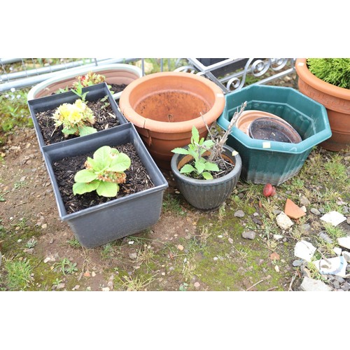 43 - Various pots & planters, incl plastic, terracotta, glazed & metal plant stands