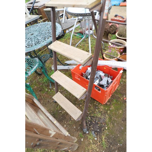 54 - Pair of wooden steps & pair of metal steps/ladder