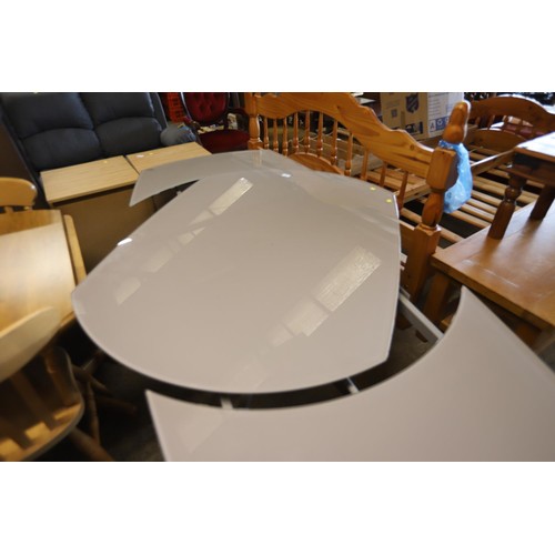 602 - Glass table, evolution motion dinning (cappuccino)