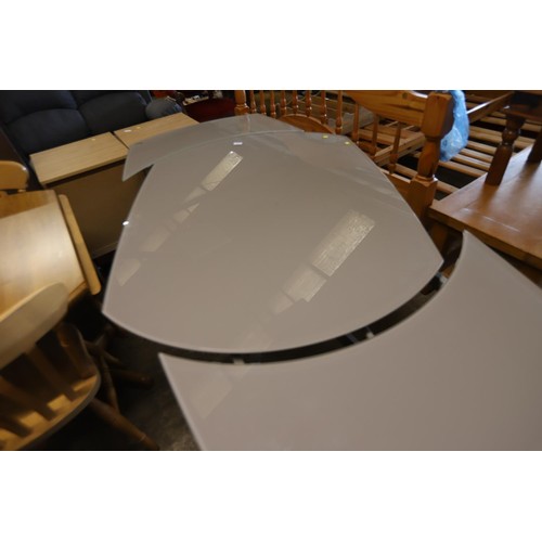 602 - Glass table, evolution motion dinning (cappuccino)