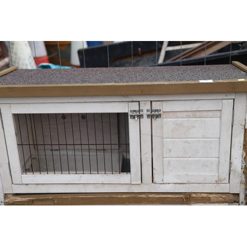 22 - Rabbit/guinea pig hutch