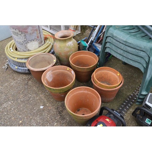 26 - 7 terracotta pots